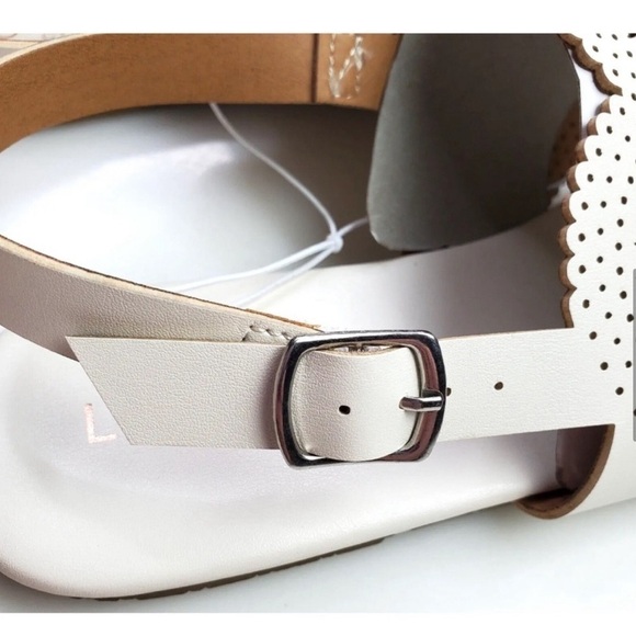 LC Conrad T-Strap Sandals - Picture 8 of 10